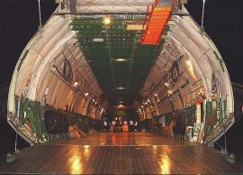 Огромный Ан-225 внутри