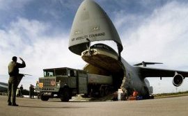 Огромный Lockheed C-5 Galaxy используется в военных целях