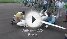 Самолет Мрия Ан-225 Антонов несет